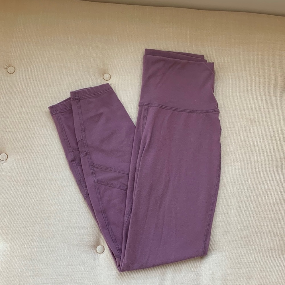 Flattering high waisted pinkish/purple leggings